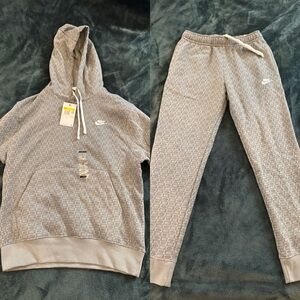 Nike Gray Tracksuit size Small Men’s NWT